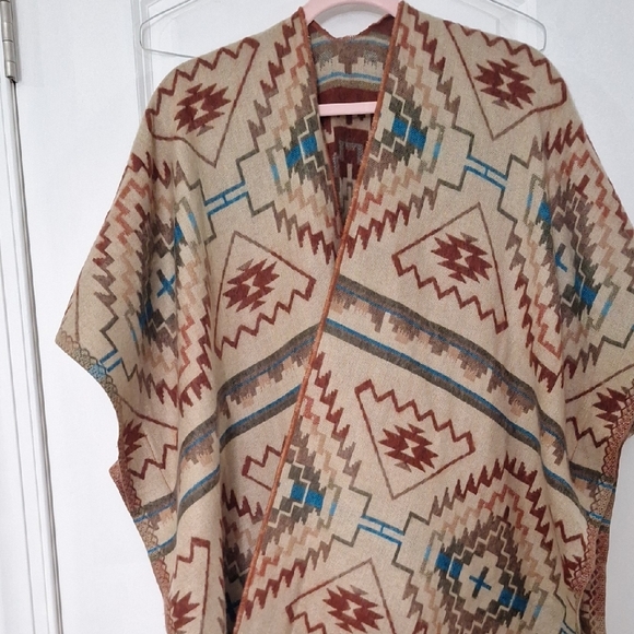 Southwest Print Ruana - Picture 3 of 6